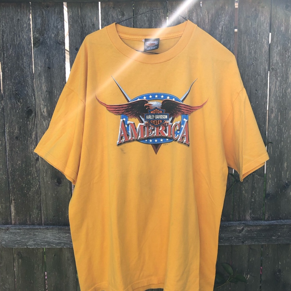 Vintage y2k Harley-Davidson Yellow Short Sleeve 'America' Graphic Tee